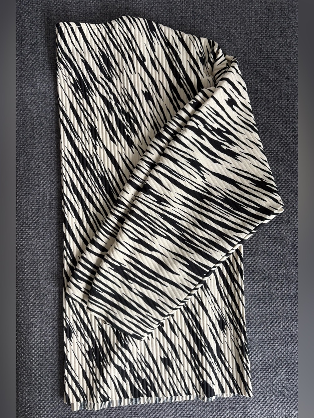 COS Rounded Pleated Top, size M - Picture 10 of 16